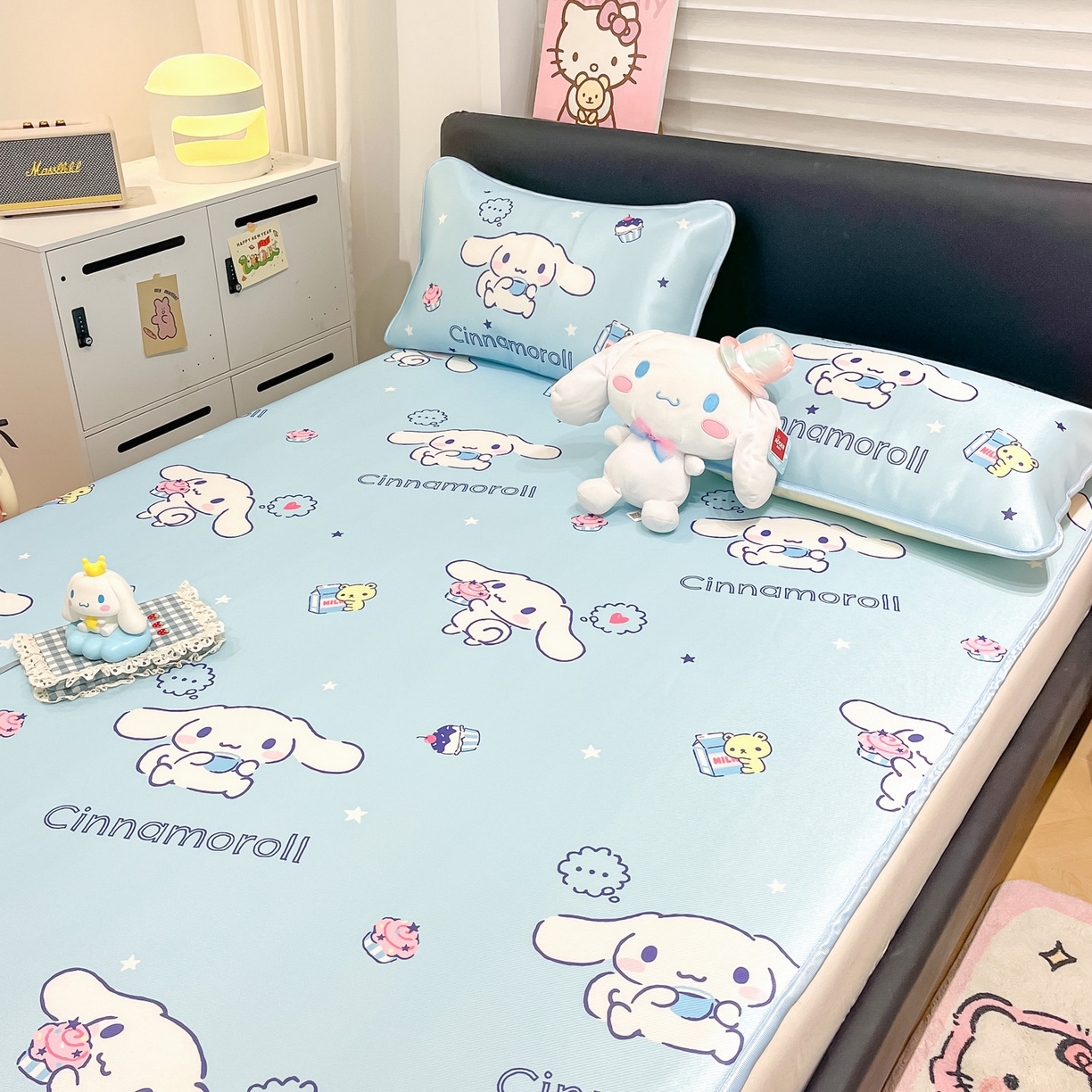 91家纺网 家纺一手货源 找家纺 暮思家居 2026新款三丽鸥正版授权数码印花A类可机洗1200D冰丝凉席三件套平铺款系列 平铺款-甜品玉桂狗