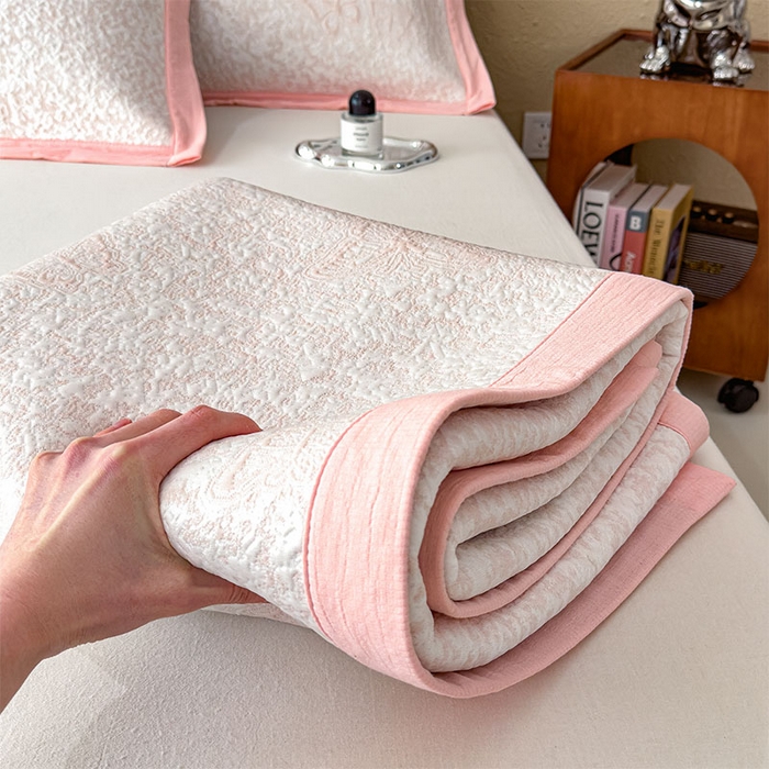 91家纺网 家纺一手货源 找家纺 几禾 2026新款凉感抗菌提花豆豆凉席蝶舞花语 床席-蝶舞花语-蝴蝶粉