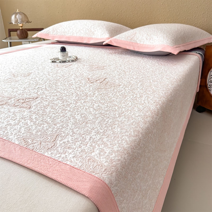 91家纺网 家纺一手货源 找家纺 几禾 2026新款凉感抗菌提花豆豆凉席蝶舞花语 床席-蝶舞花语-蝴蝶粉