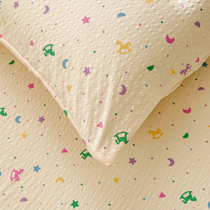 91家纺网 家纺一手货源 找家纺 几禾 2026新款高克重泡芙纱~印花款（单床单）-110g CD-摇摇木马