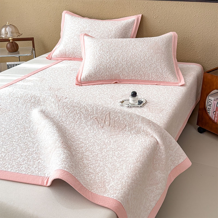 91家纺网 家纺一手货源 找家纺 几禾 2026新款凉感抗菌提花豆豆凉席蝶舞花语 床席-蝶舞花语-蝴蝶粉