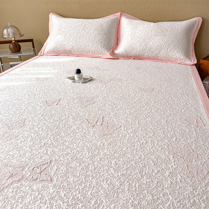 91家纺网 家纺一手货源 找家纺 几禾 2026新款凉感抗菌提花豆豆凉席蝶舞花语 床席-蝶舞花语-蝴蝶粉