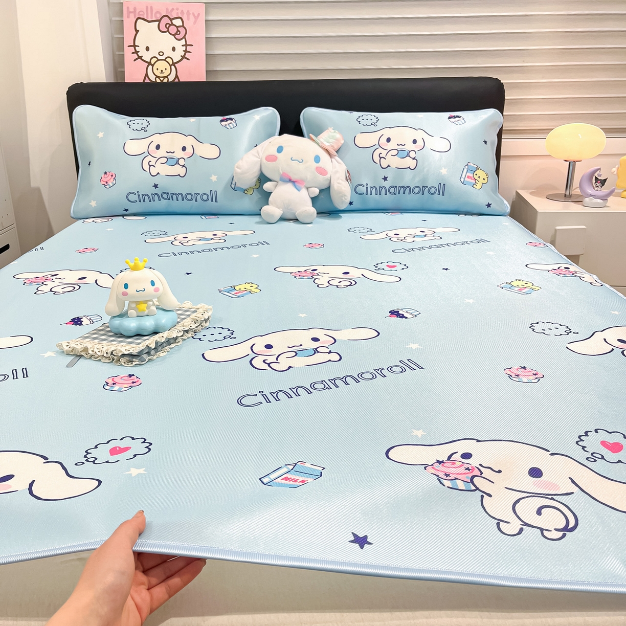 91家纺网 家纺一手货源 找家纺 暮思家居 2026新款三丽鸥正版授权数码印花A类可机洗1200D冰丝凉席三件套平铺款系列 平铺款-甜品玉桂狗