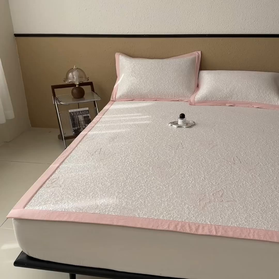 91家纺网 家纺一手货源 找家纺 几禾 2026新款凉感抗菌提花豆豆凉席蝶舞花语 床席-蝶舞花语-蝴蝶粉