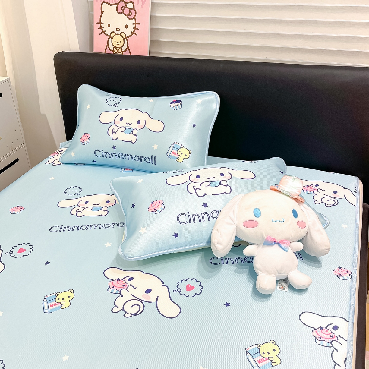 91家纺网 家纺一手货源 找家纺 暮思家居 2026新款三丽鸥正版授权数码印花A类可机洗1200D冰丝凉席三件套平铺款系列 平铺款-甜品玉桂狗