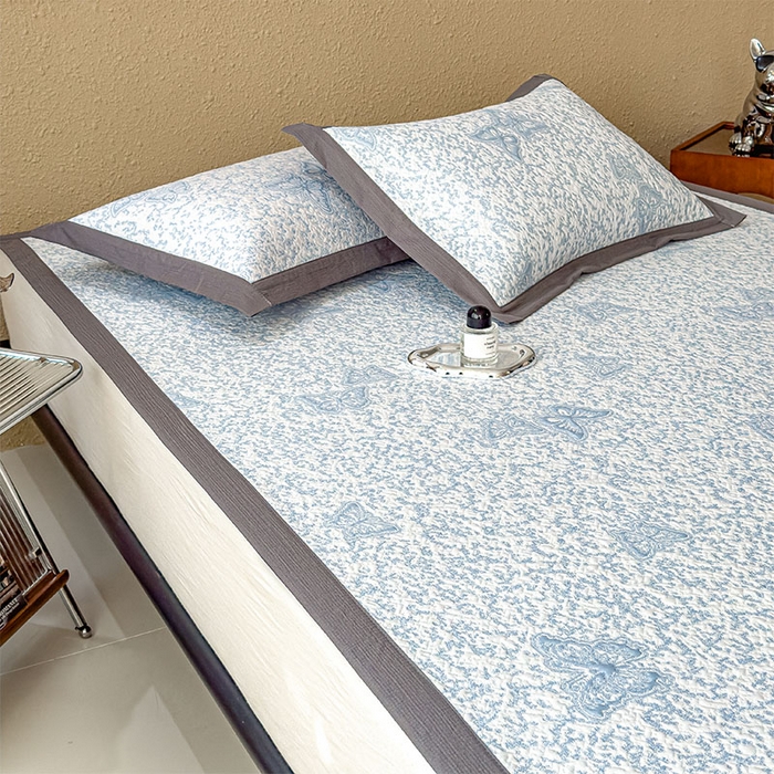 91家纺网 家纺一手货源 找家纺 几禾 2026新款凉感抗菌提花豆豆凉席蝶舞花语 床席-蝶舞花语-清新蓝