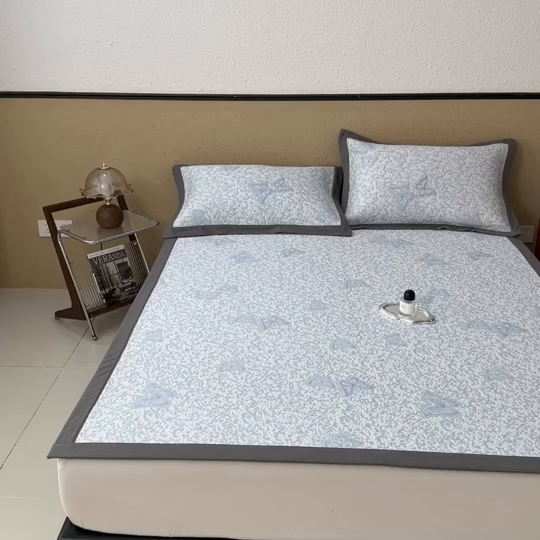 91家纺网 家纺一手货源 找家纺 几禾 2026新款凉感抗菌提花豆豆凉席蝶舞花语 床席-蝶舞花语-清新蓝