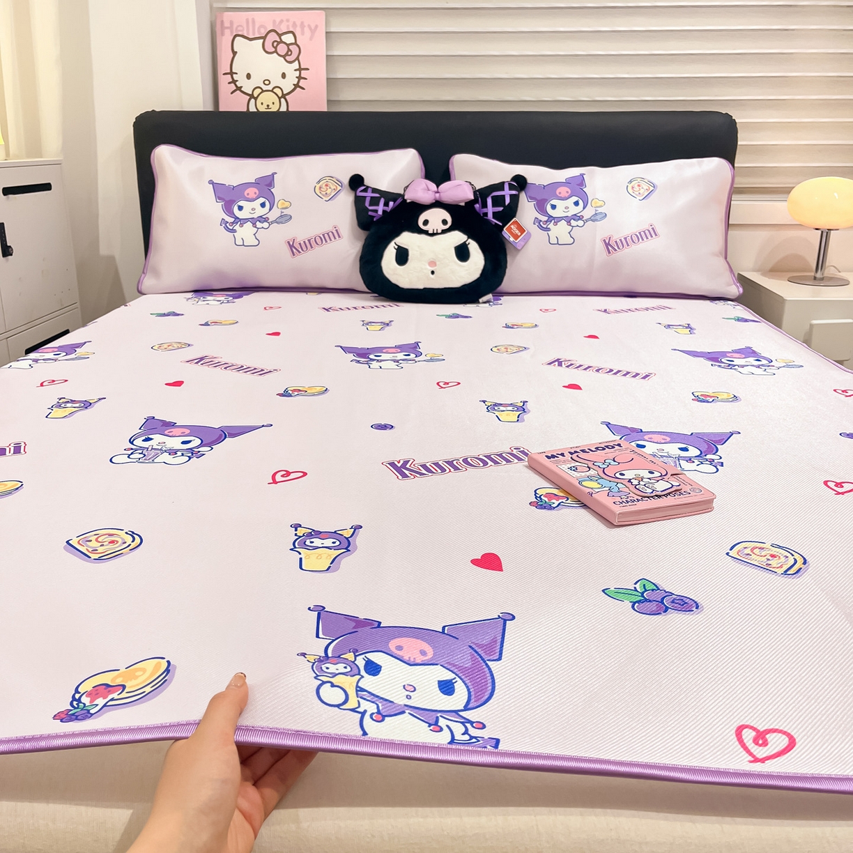 91家纺网 家纺一手货源 找家纺 暮思家居 2026新款三丽鸥正版授权数码印花A类可机洗1200D冰丝凉席三件套平铺款系列 平铺款-甜甜库洛米