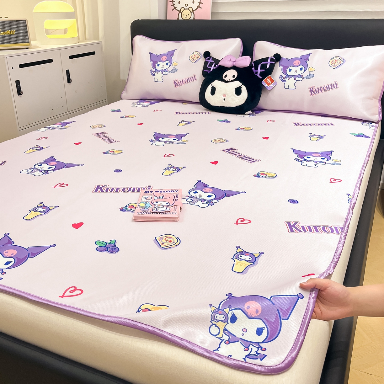 91家纺网 家纺一手货源 找家纺 暮思家居 2026新款三丽鸥正版授权数码印花A类可机洗1200D冰丝凉席三件套平铺款系列 平铺款-甜甜库洛米