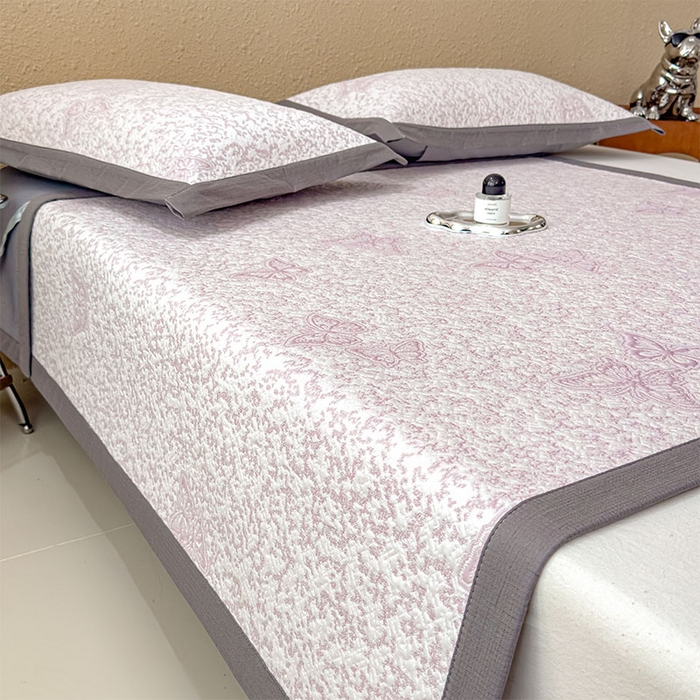 91家纺网 家纺一手货源 找家纺 几禾 2026新款凉感抗菌提花豆豆凉席蝶舞花语 床席-蝶舞花语-雾雅紫