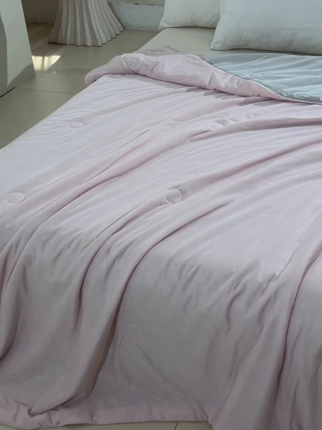 91家纺网 家纺一手货源 找家纺 才森家纺 2026新款A类冷感纯色夏被被子被芯 浅豆沙