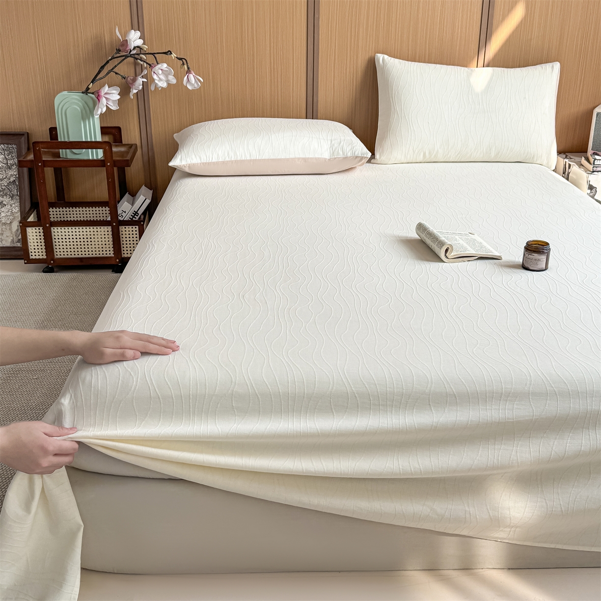 91家纺网 家纺一手货源 找家纺 灰鲸 2026新款全棉简约三层纱色织提花单品床单 浅忆-杏仁奶霜