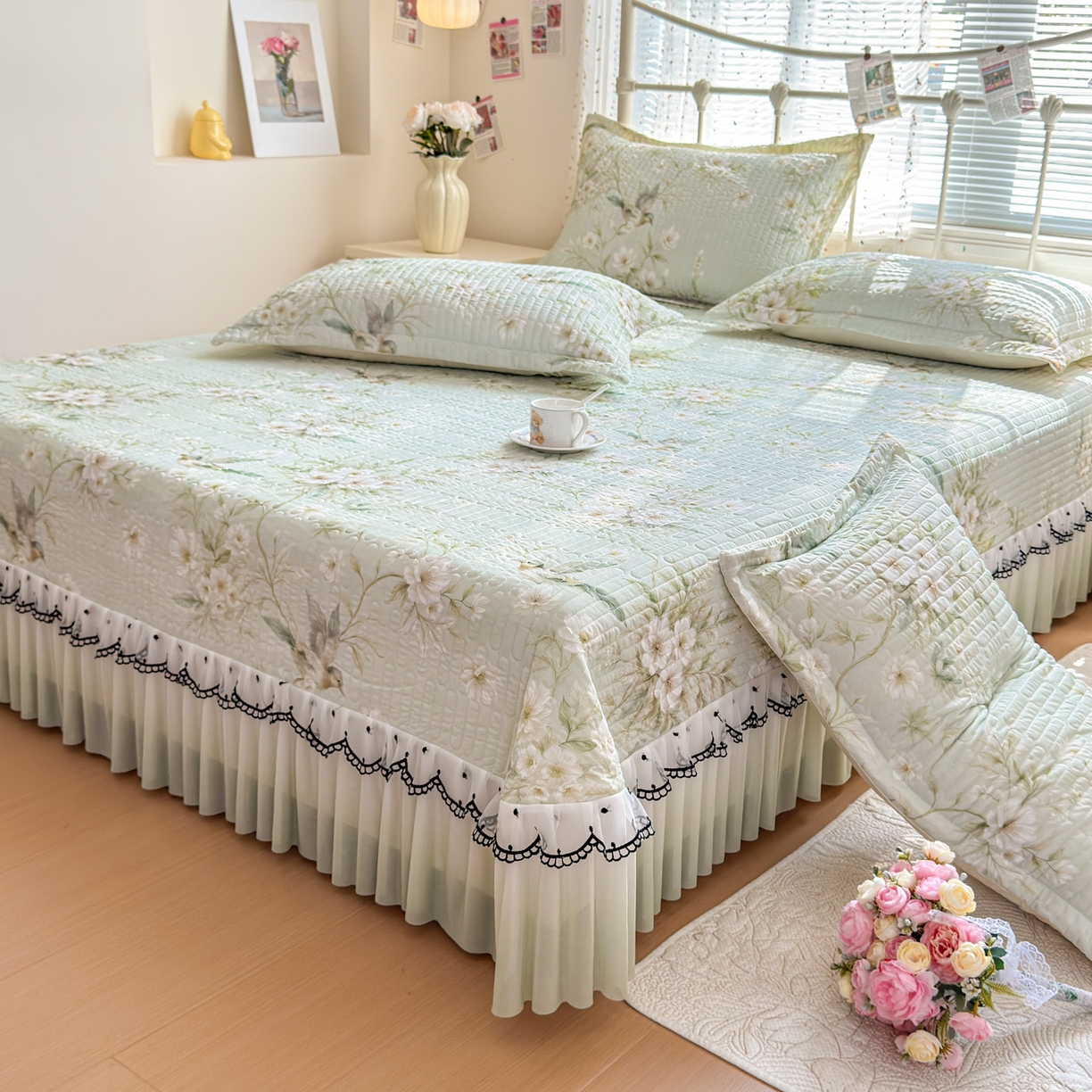 91家纺网 家纺一手货源 找家纺 鑫利来家纺 2026新款凉感丝小冰皮软凉席三件套蕾丝花边床裙款养生空调席子三件套单凉席 鸟语花香