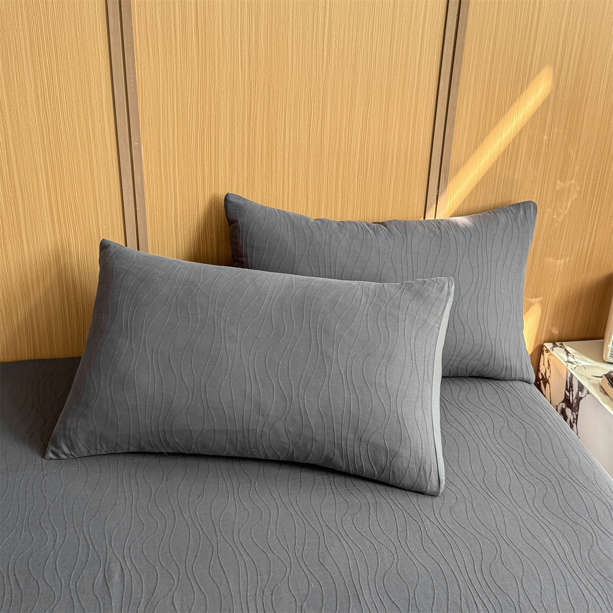 91家纺网 家纺一手货源 找家纺 灰鲸 2026新款全棉简约三层纱色织提花单品床单 浅忆-素墨