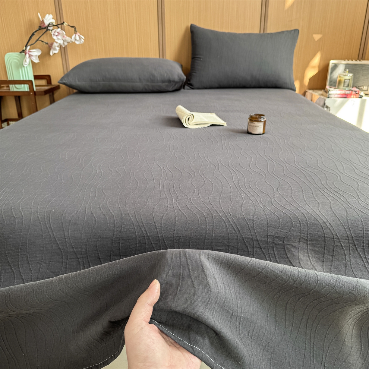91家纺网 家纺一手货源 找家纺 灰鲸 2026新款全棉简约三层纱色织提花单品床单 浅忆-素墨