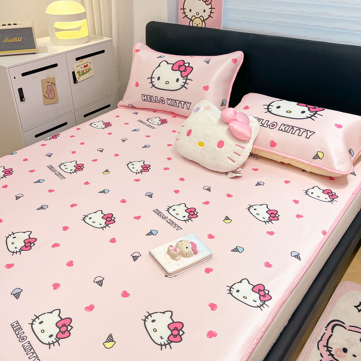 91家纺网 家纺一手货源 找家纺 暮思家居 2026新款三丽鸥正版授权数码印花A类可机洗1200D冰丝凉席三件套平铺款系列 平铺款-甜筒KT