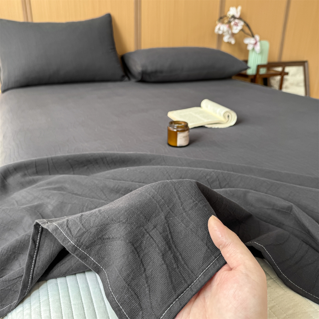 91家纺网 家纺一手货源 找家纺 灰鲸 2026新款全棉简约三层纱色织提花单品床单 浅忆-素墨