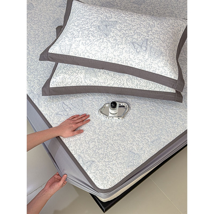 91家纺网 家纺一手货源 找家纺 几禾 2026新款凉感抗菌提花豆豆凉席蝶舞花语 床笠-蝶舞花语-淡蓝