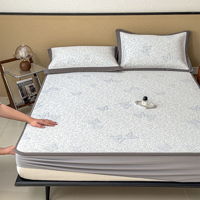 91家纺网 家纺一手货源 找家纺 几禾 2026新款凉感抗菌提花豆豆凉席蝶舞花语 床笠-蝶舞花语-淡蓝