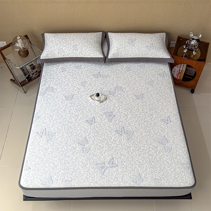 91家纺网 家纺一手货源 找家纺 几禾 2026新款凉感抗菌提花豆豆凉席蝶舞花语 床笠-蝶舞花语-淡蓝