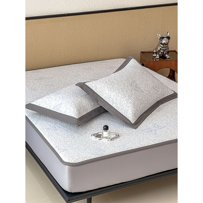 91家纺网 家纺一手货源 找家纺 几禾 2026新款凉感抗菌提花豆豆凉席蝶舞花语 床笠-蝶舞花语-淡蓝