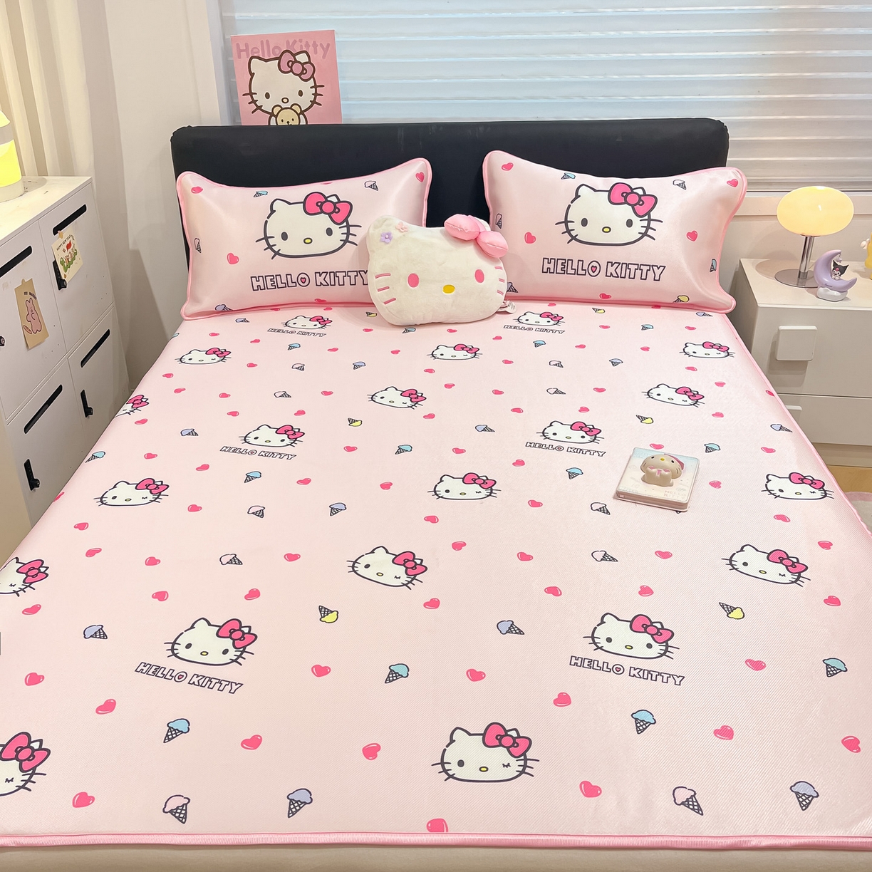 91家纺网 家纺一手货源 找家纺 暮思家居 2026新款三丽鸥正版授权数码印花A类可机洗1200D冰丝凉席三件套平铺款系列 平铺款-甜筒KT