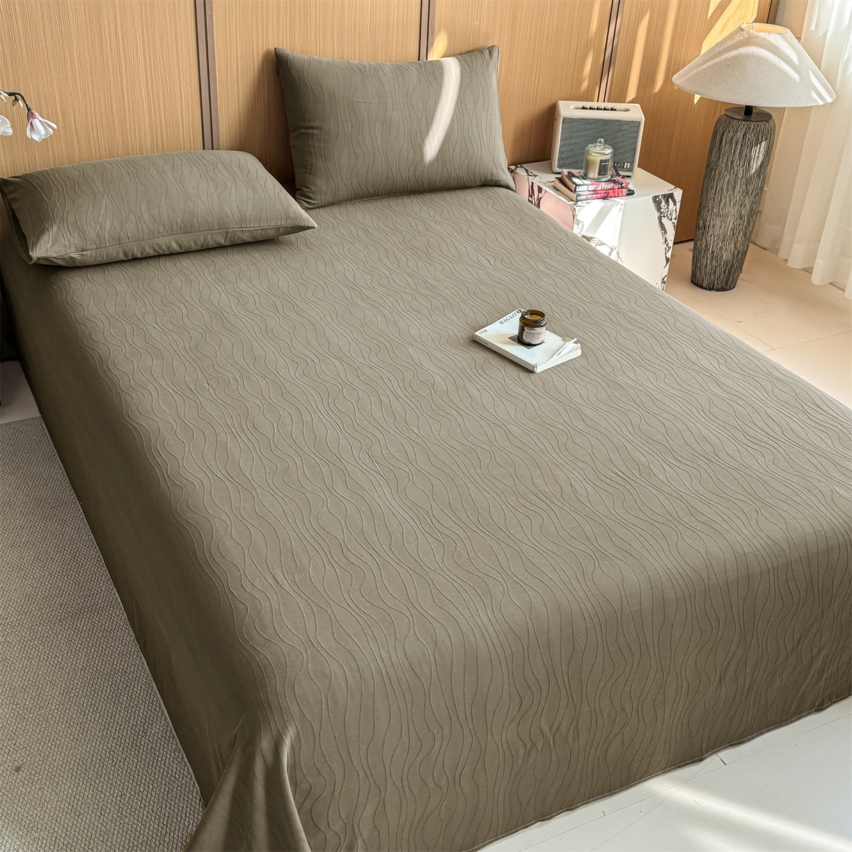 91家纺网 家纺一手货源 找家纺 灰鲸 2026新款全棉简约三层纱色织提花单品床单 浅忆-摩卡