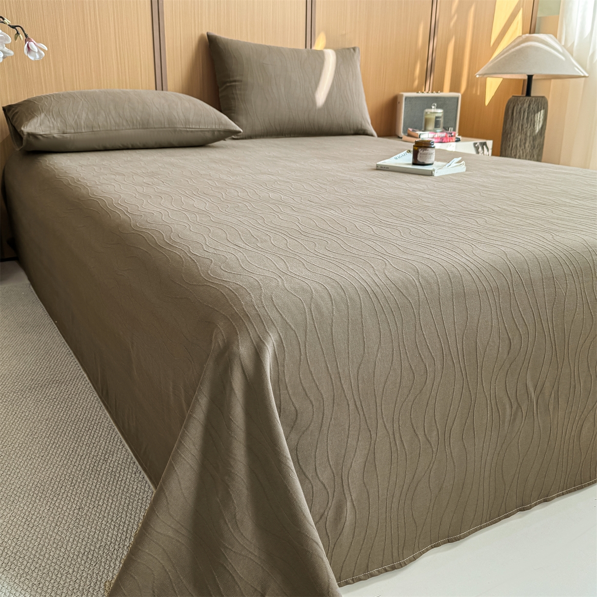 91家纺网 家纺一手货源 找家纺 灰鲸 2026新款全棉简约三层纱色织提花单品床单 浅忆-摩卡