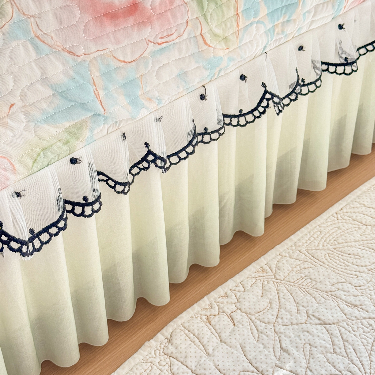 91家纺网 家纺一手货源 找家纺 （总）鑫利来家纺 2026新款凉感丝小冰皮软凉席三件套蕾丝花边床裙款养生空调席子三件套单凉席