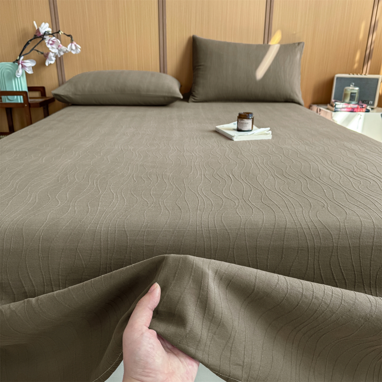 91家纺网 家纺一手货源 找家纺 灰鲸 2026新款全棉简约三层纱色织提花单品床单 浅忆-摩卡