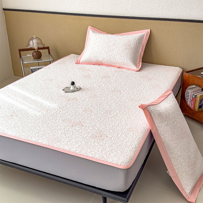 91家纺网 家纺一手货源 找家纺 几禾 2026新款凉感抗菌提花豆豆凉席蝶舞花语 床笠-蝶舞花语-蝴蝶粉