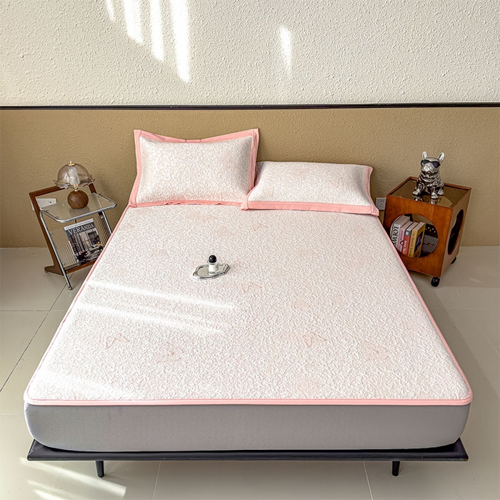 91家纺网 家纺一手货源 找家纺 几禾 2026新款凉感抗菌提花豆豆凉席蝶舞花语 床笠-蝶舞花语-蝴蝶粉