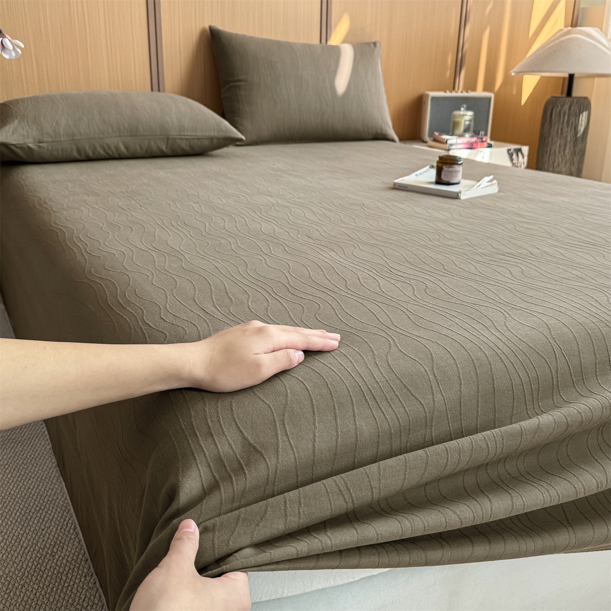 91家纺网 家纺一手货源 找家纺 灰鲸 2026新款全棉简约三层纱色织提花单品床单 浅忆-摩卡