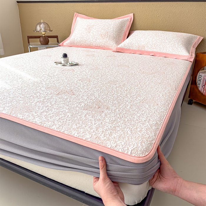 91家纺网 家纺一手货源 找家纺 几禾 2026新款凉感抗菌提花豆豆凉席蝶舞花语 床笠-蝶舞花语-蝴蝶粉