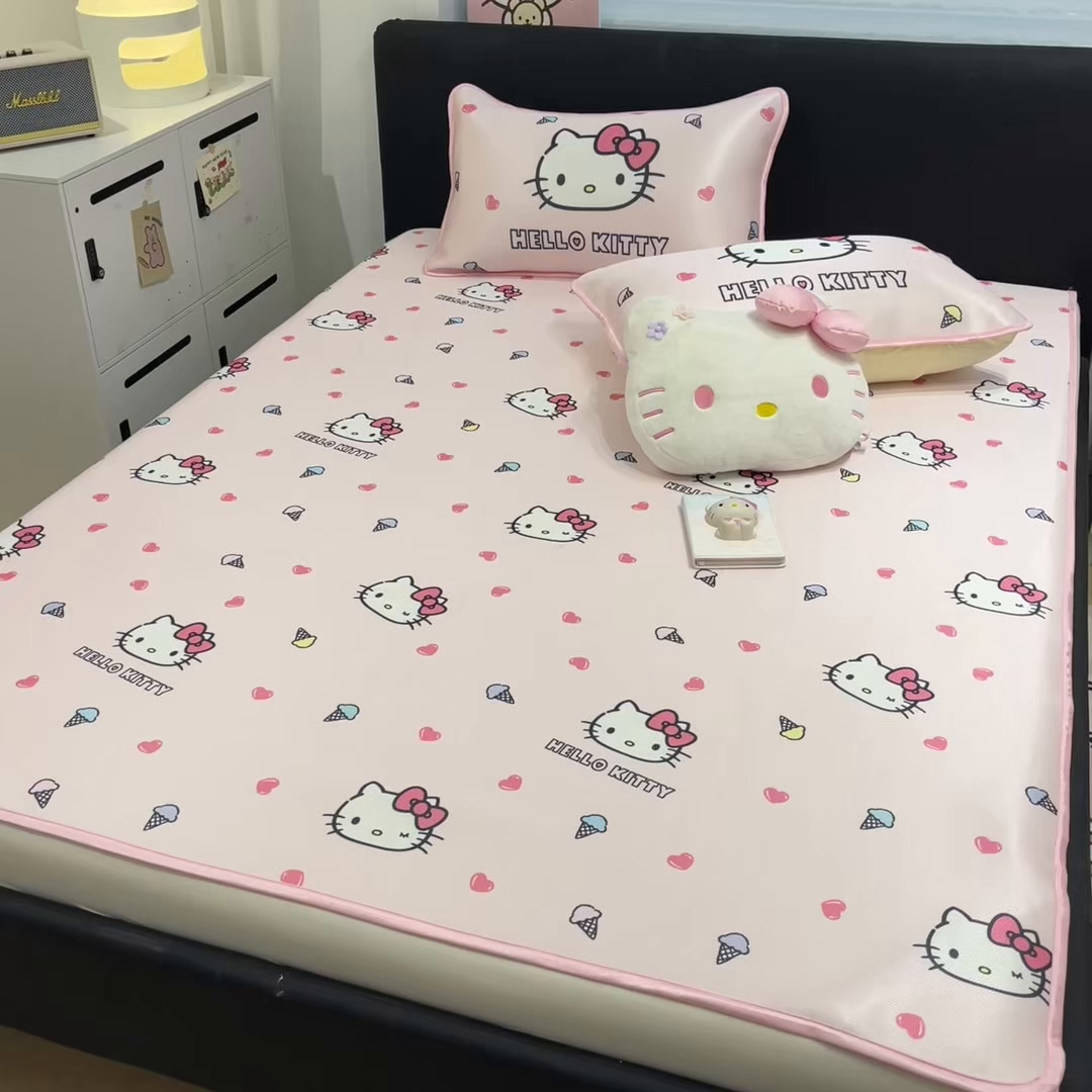 91家纺网 家纺一手货源 找家纺 暮思家居 2026新款三丽鸥正版授权数码印花A类可机洗1200D冰丝凉席三件套平铺款系列 平铺款-甜筒KT