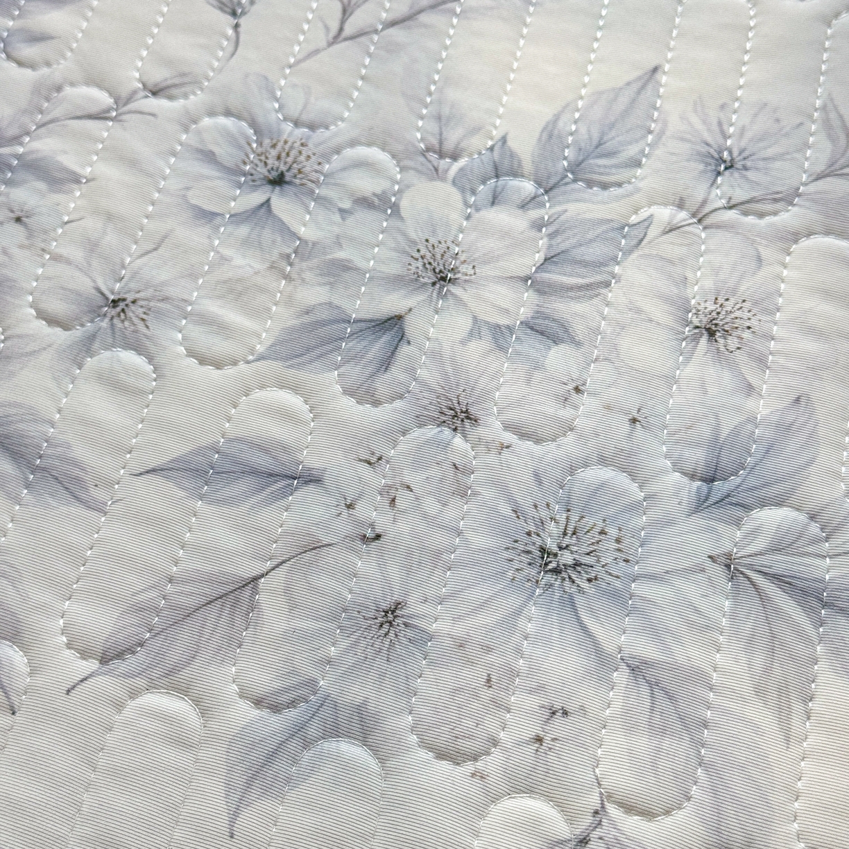 91家纺网 家纺一手货源 找家纺 鑫利来家纺 2026新款凉感丝小冰皮软凉席三件套蕾丝花边床裙款养生空调席子三件套单凉席 蝶恋花