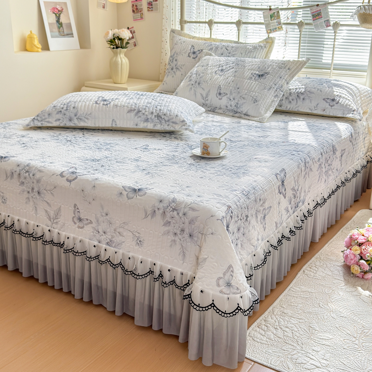 91家纺网 家纺一手货源 找家纺 鑫利来家纺 2026新款凉感丝小冰皮软凉席三件套蕾丝花边床裙款养生空调席子三件套单凉席 蝶恋花