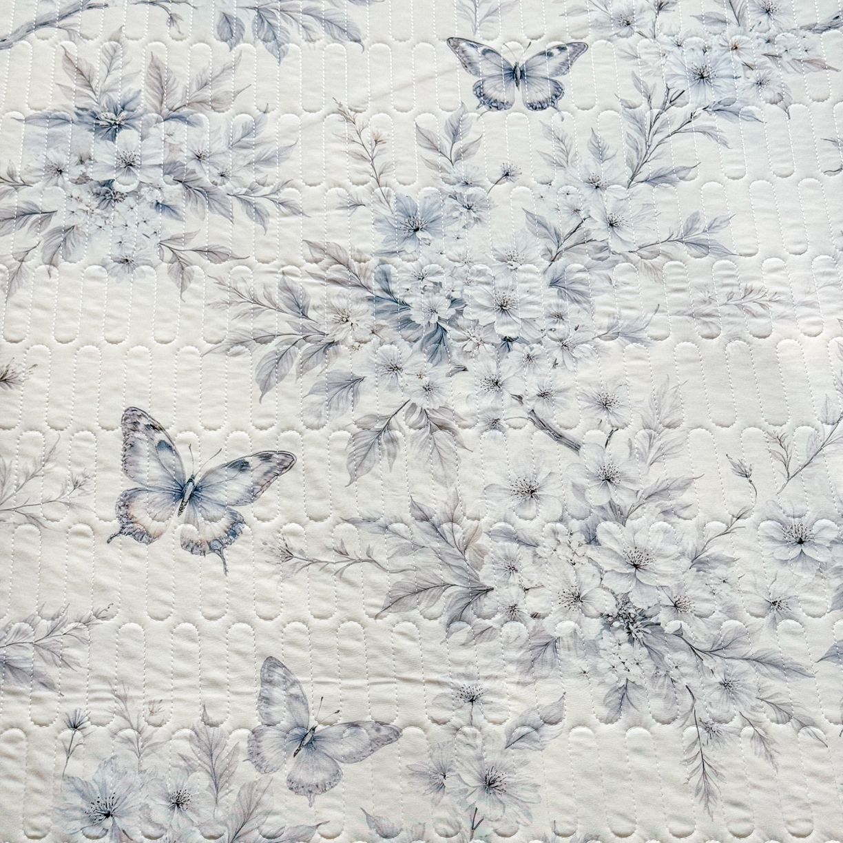 91家纺网 家纺一手货源 找家纺 鑫利来家纺 2026新款凉感丝小冰皮软凉席三件套蕾丝花边床裙款养生空调席子三件套单凉席 蝶恋花