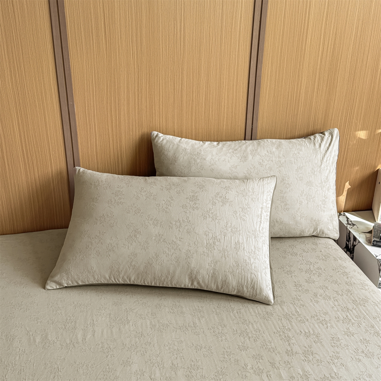 91家纺网 家纺一手货源 找家纺 灰鲸 2026新款全棉简约三层纱色织提花单品床单 花影-可可奶咖