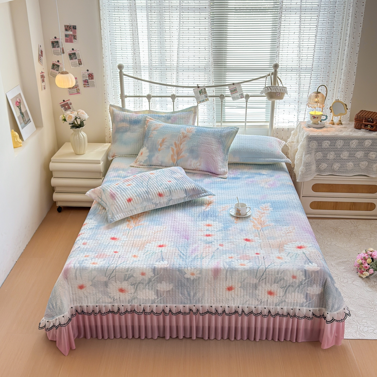 91家纺网 家纺一手货源 找家纺 鑫利来家纺 2026新款凉感丝小冰皮软凉席三件套蕾丝花边床裙款养生空调席子三件套单凉席 花间如梦