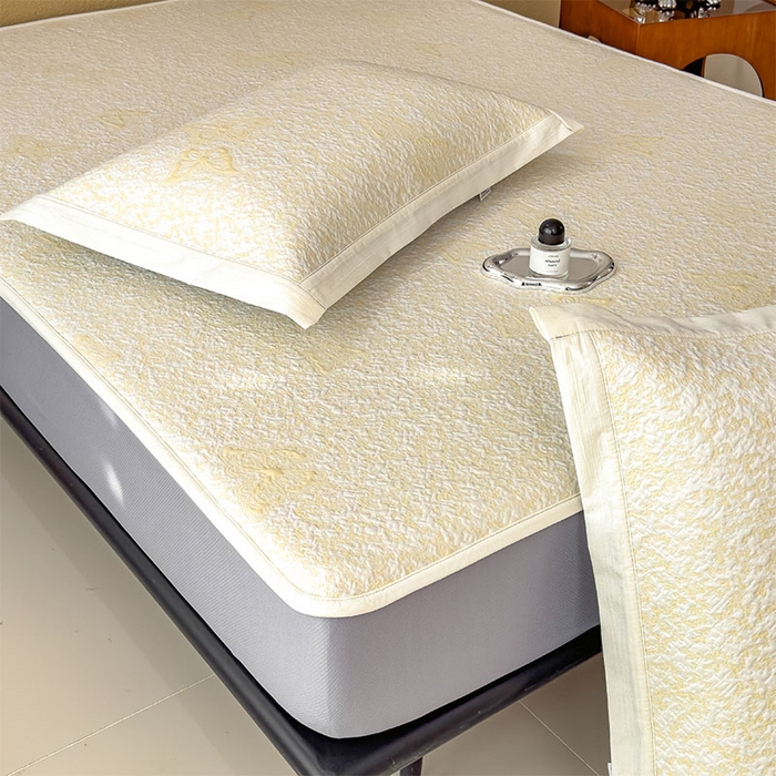 91家纺网 家纺一手货源 找家纺 几禾 2026新款凉感抗菌提花豆豆凉席蝶舞花语 床笠-蝶舞花语-泡泡黄