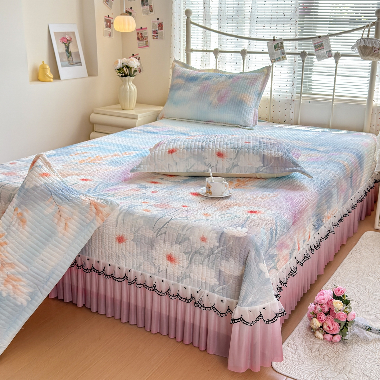 91家纺网 家纺一手货源 找家纺 鑫利来家纺 2026新款凉感丝小冰皮软凉席三件套蕾丝花边床裙款养生空调席子三件套单凉席 花间如梦