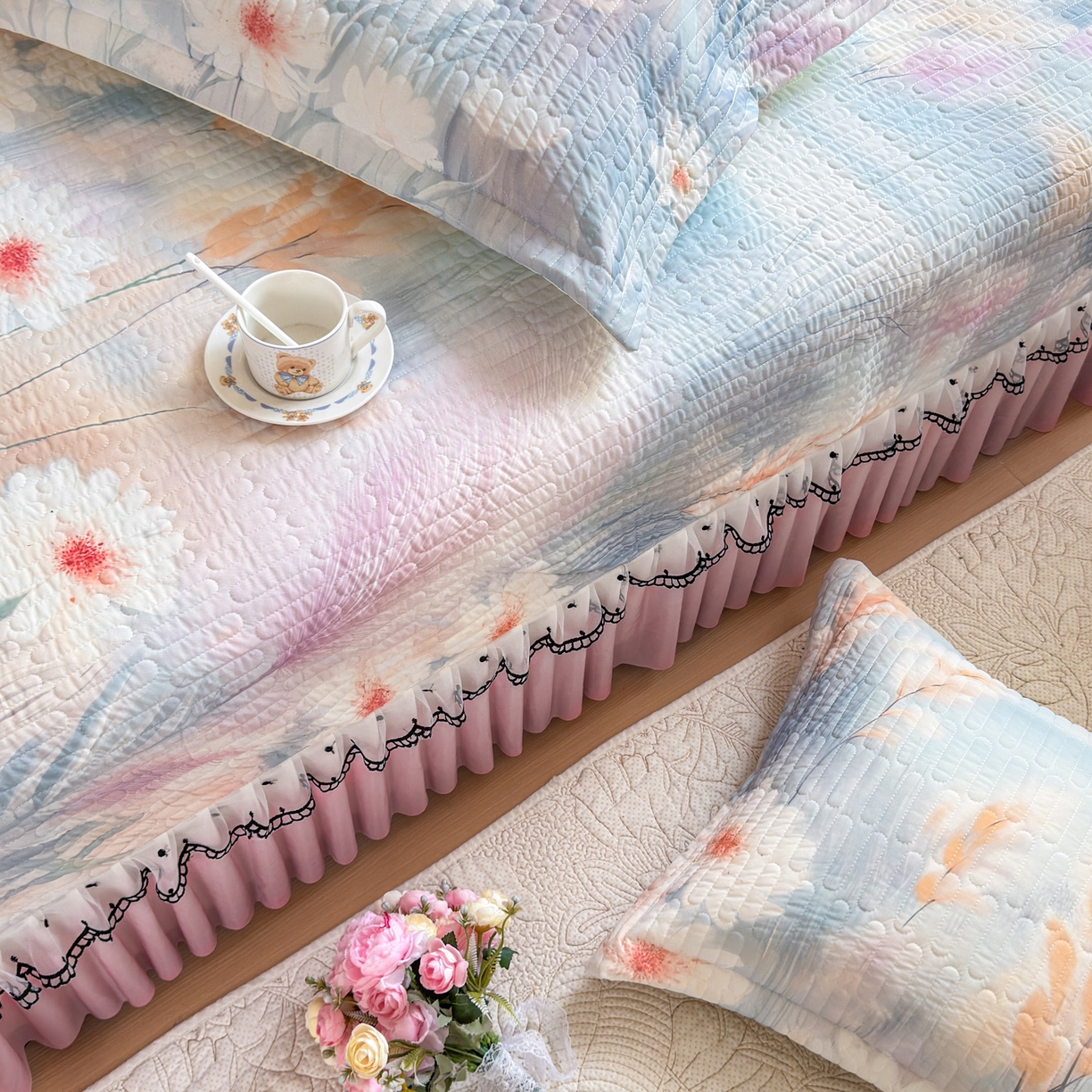 91家纺网 家纺一手货源 找家纺 鑫利来家纺 2026新款凉感丝小冰皮软凉席三件套蕾丝花边床裙款养生空调席子三件套单凉席 花间如梦