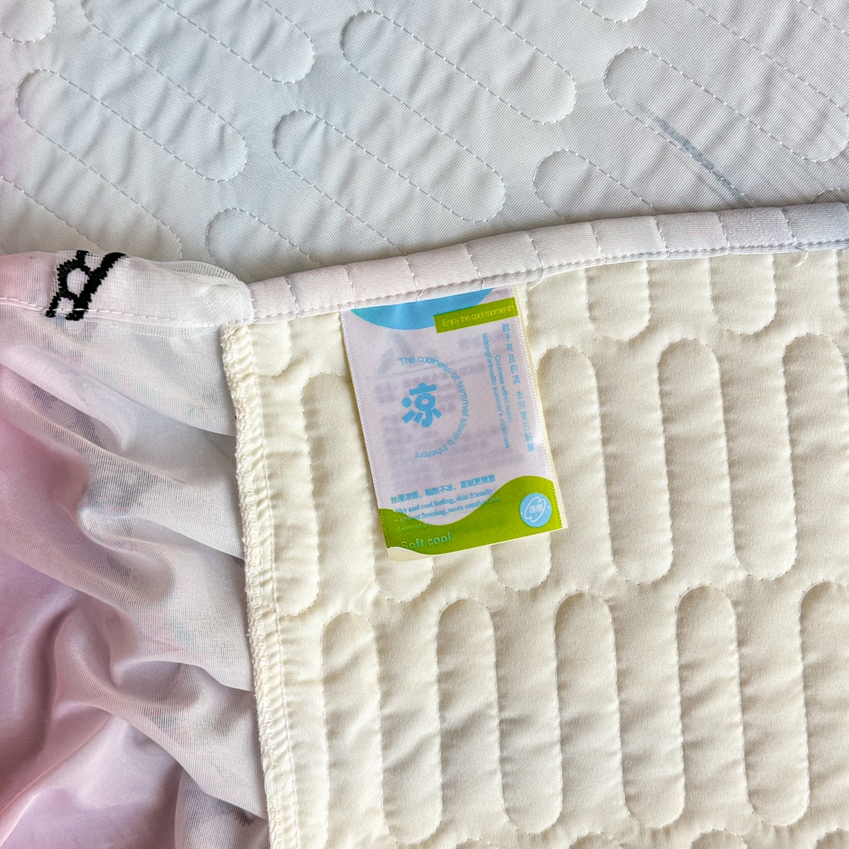 91家纺网 家纺一手货源 找家纺 鑫利来家纺 2026新款凉感丝小冰皮软凉席三件套蕾丝花边床裙款养生空调席子三件套单凉席 花间如梦