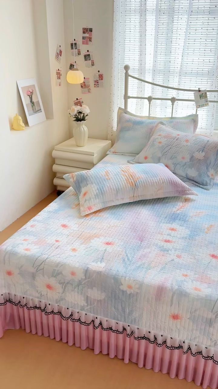 91家纺网 家纺一手货源 找家纺 鑫利来家纺 2026新款凉感丝小冰皮软凉席三件套蕾丝花边床裙款养生空调席子三件套单凉席 花间如梦