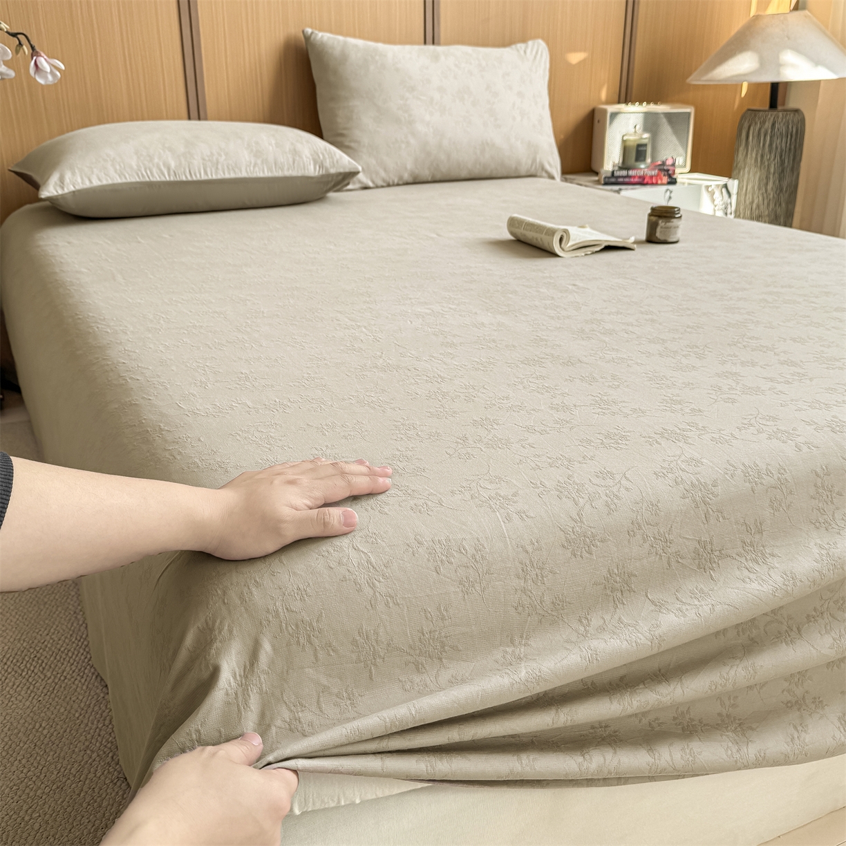 91家纺网 家纺一手货源 找家纺 灰鲸 2026新款全棉简约三层纱色织提花单品床单 花影-可可奶咖