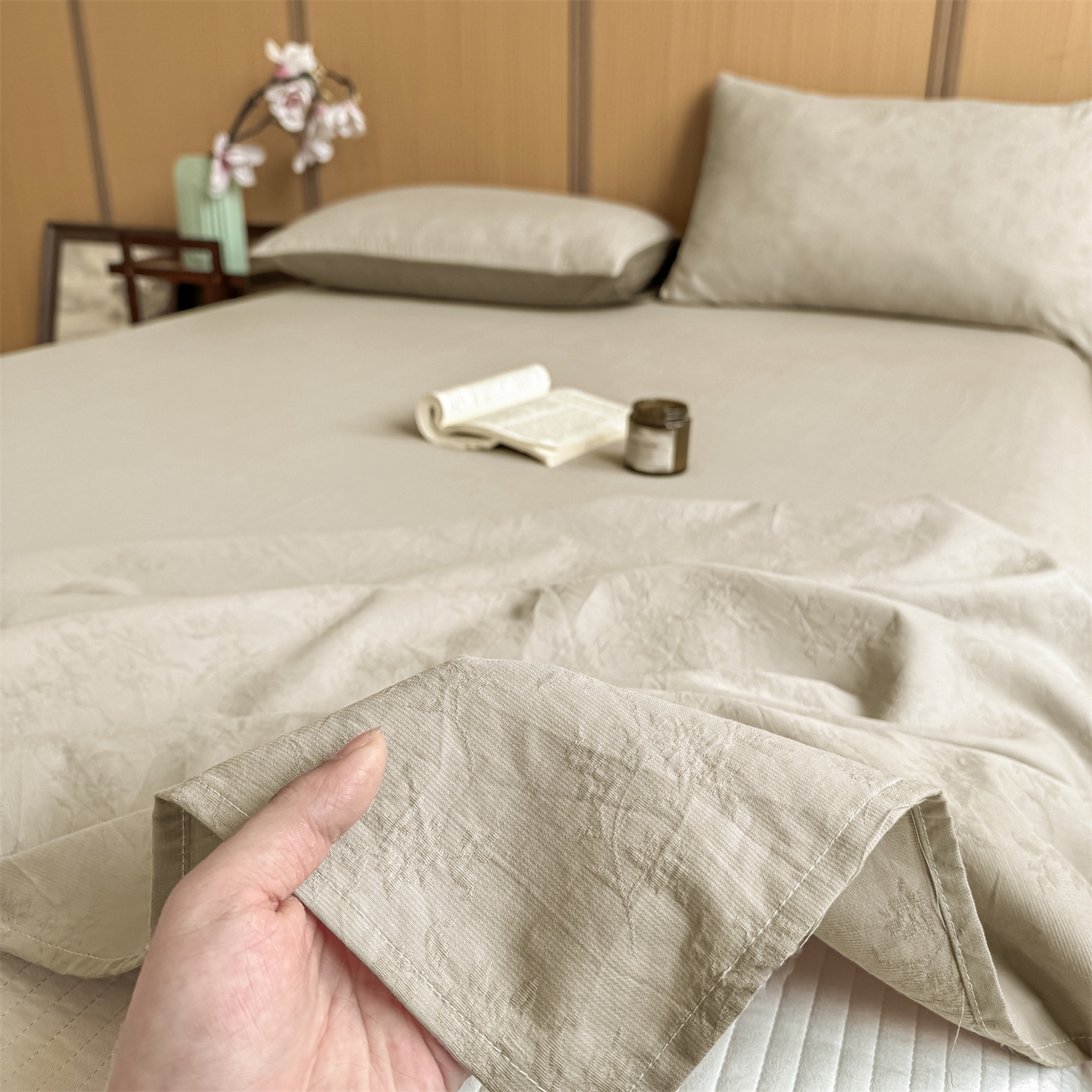 91家纺网 家纺一手货源 找家纺 灰鲸 2026新款全棉简约三层纱色织提花单品床单 花影-可可奶咖