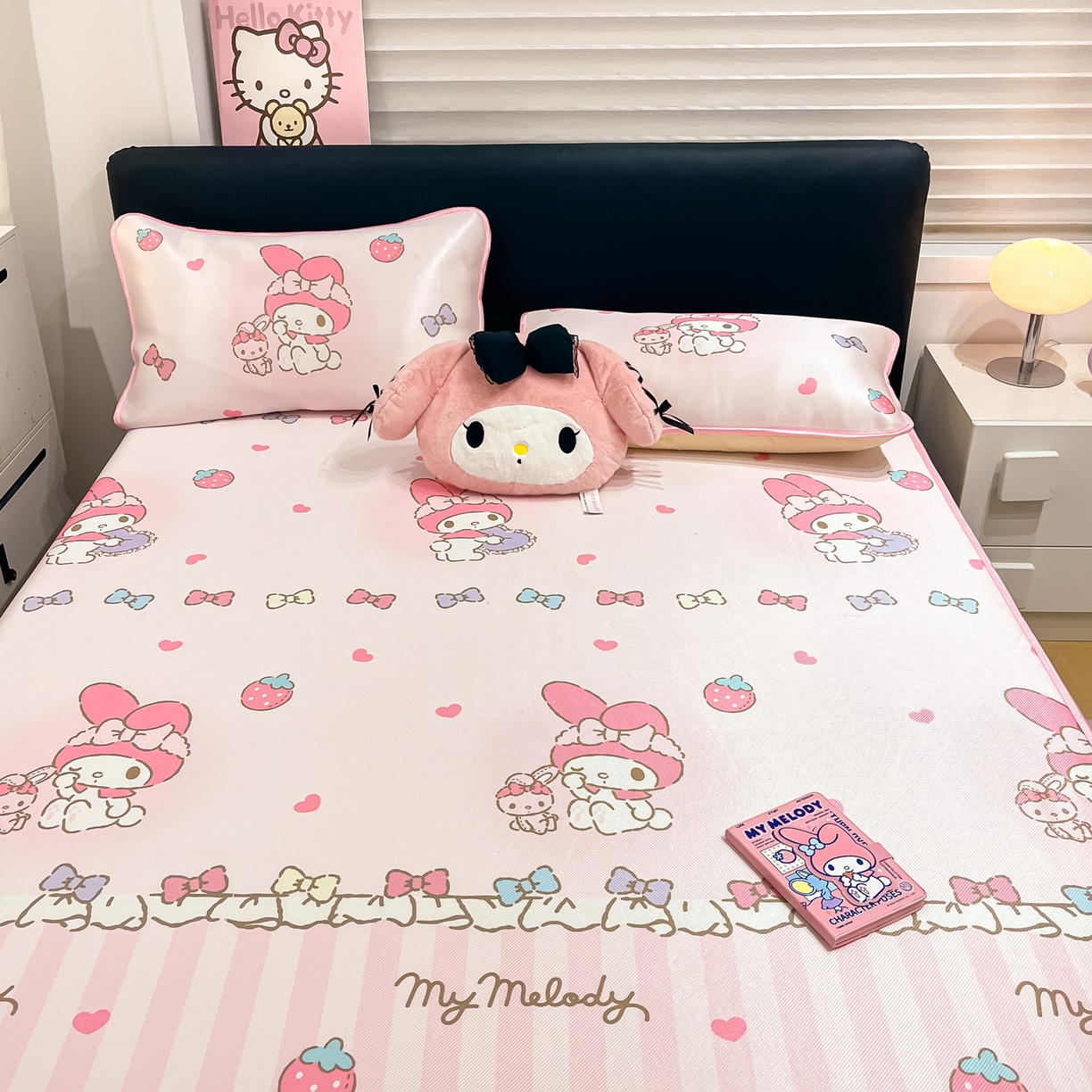 91家纺网 家纺一手货源 找家纺 暮思家居 2026新款三丽鸥正版授权数码印花A类可机洗1200D冰丝凉席三件套平铺款系列 平铺款-洋娃娃美乐蒂