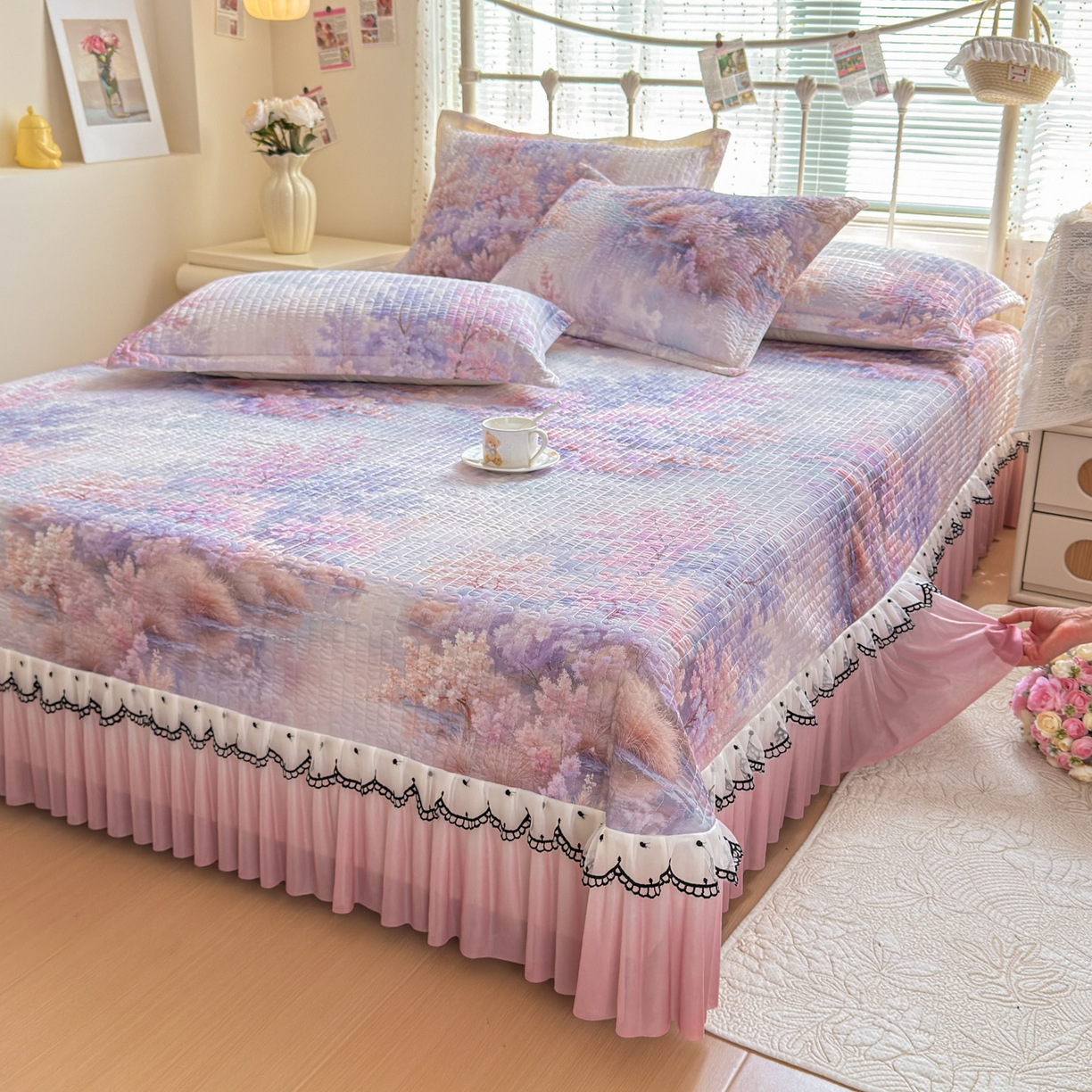 91家纺网 家纺一手货源 找家纺 鑫利来家纺 2026新款凉感丝小冰皮软凉席三件套蕾丝花边床裙款养生空调席子三件套单凉席 梦境