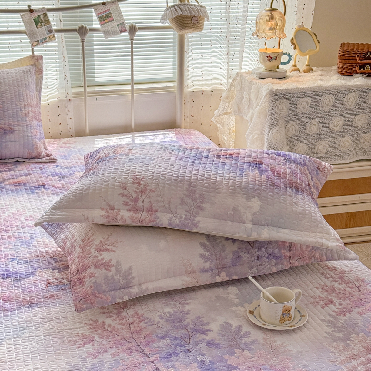 91家纺网 家纺一手货源 找家纺 鑫利来家纺 2026新款凉感丝小冰皮软凉席三件套蕾丝花边床裙款养生空调席子三件套单凉席 梦境